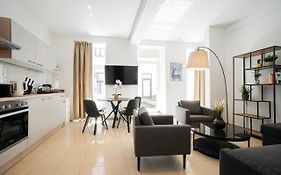 Chic Newly-Renovated Apartment Steps From Subway In Vienna'S Hernals District