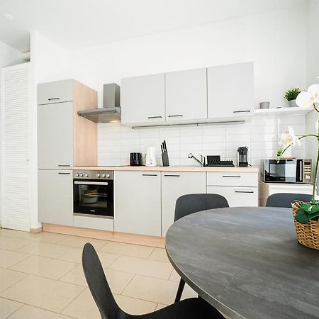 Chic Newly-Renovated Apartment Steps From Subway In Vienna'S Hernals District Esterno foto