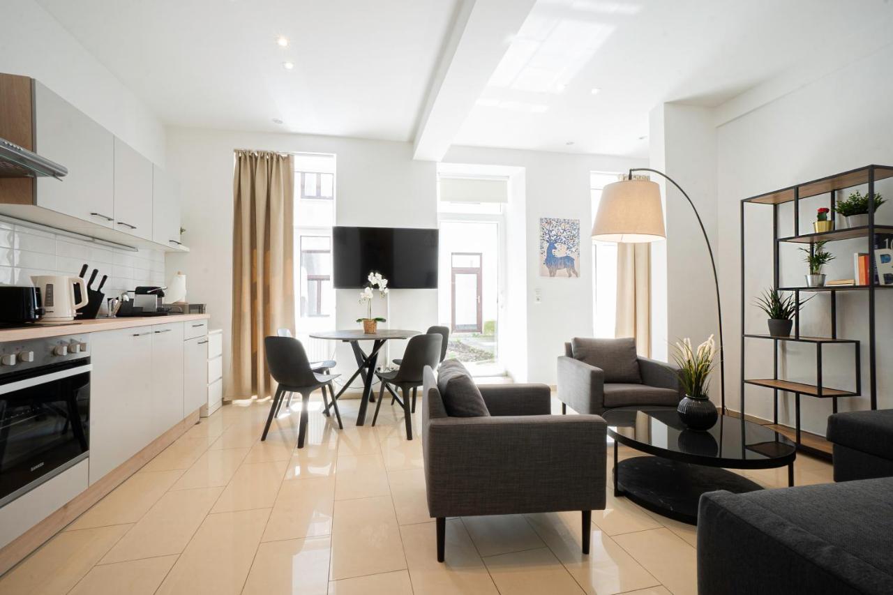 Chic Newly-Renovated Apartment Steps From Subway In Vienna'S Hernals District Esterno foto