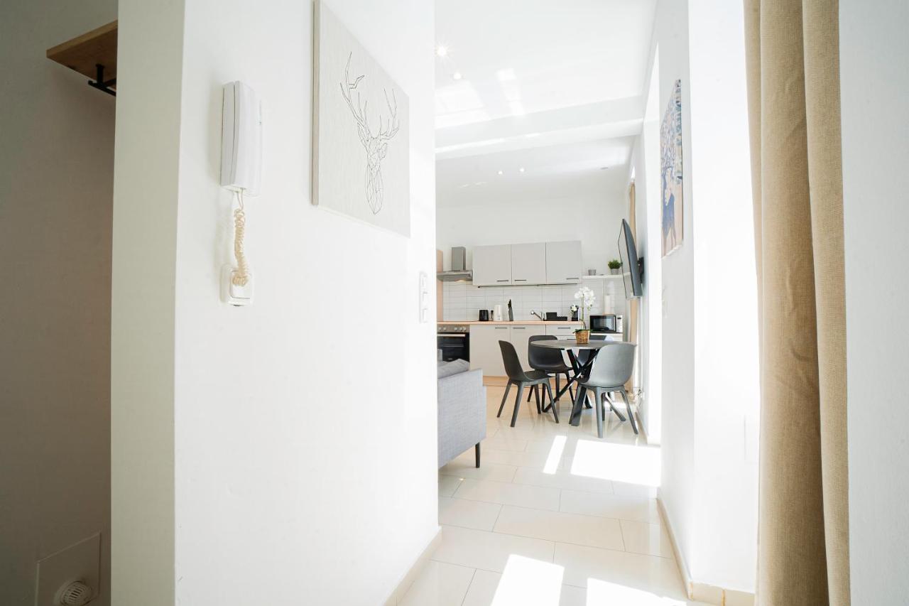 Chic Newly-Renovated Apartment Steps From Subway In Vienna'S Hernals District Esterno foto