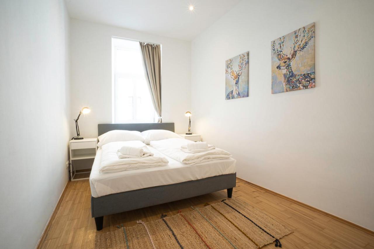 Chic Newly-Renovated Apartment Steps From Subway In Vienna'S Hernals District Esterno foto