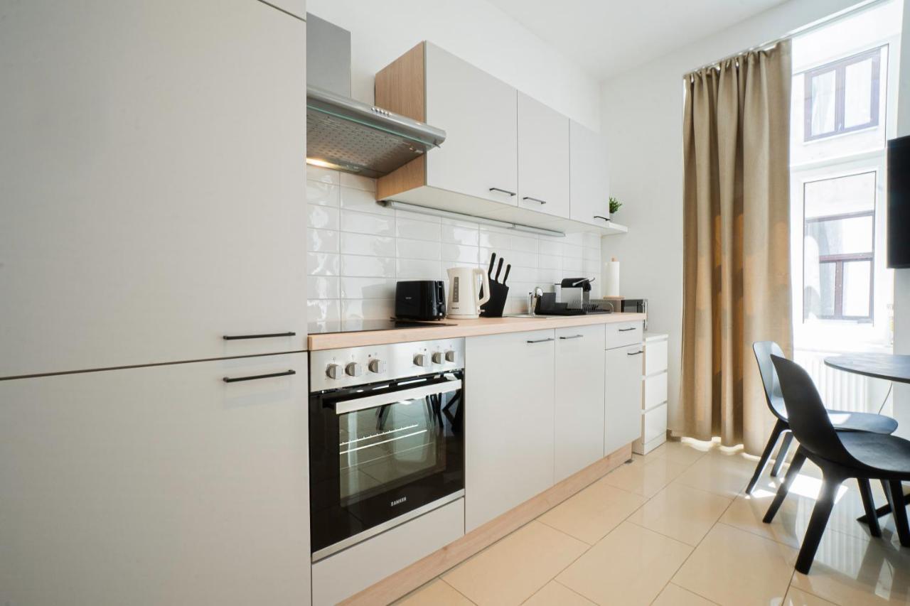 Chic Newly-Renovated Apartment Steps From Subway In Vienna'S Hernals District Esterno foto