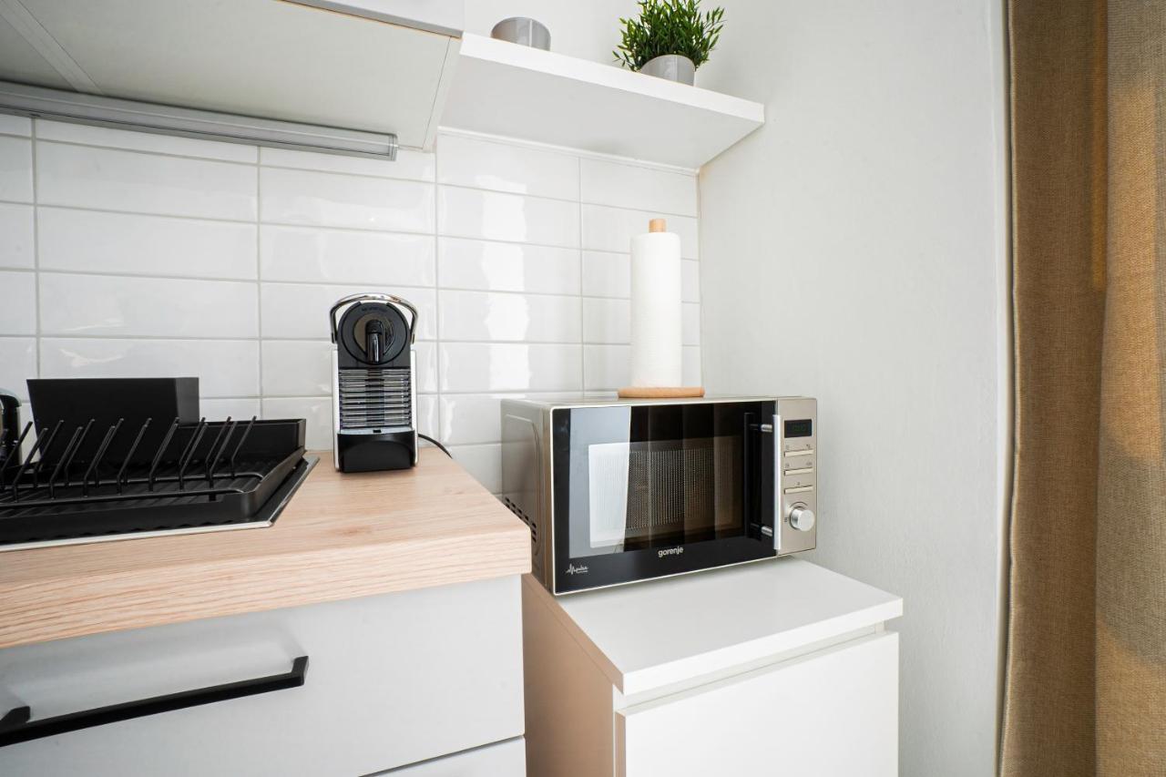 Chic Newly-Renovated Apartment Steps From Subway In Vienna'S Hernals District Esterno foto