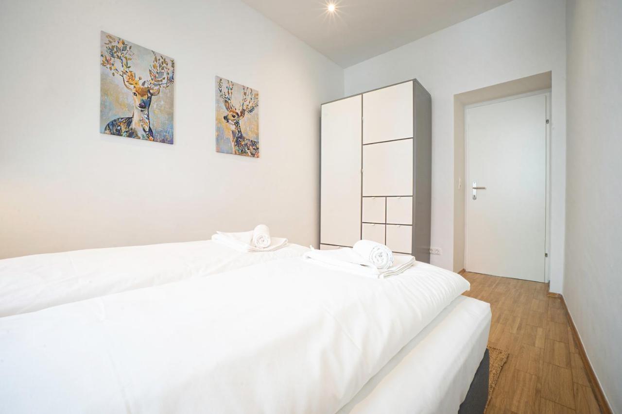 Chic Newly-Renovated Apartment Steps From Subway In Vienna'S Hernals District Esterno foto