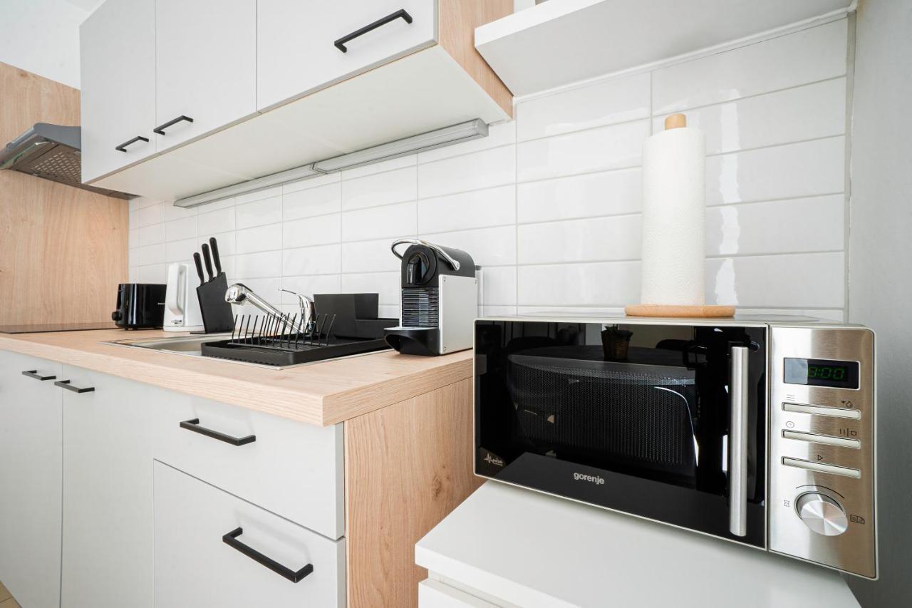 Chic Newly-Renovated Apartment Steps From Subway In Vienna'S Hernals District Esterno foto