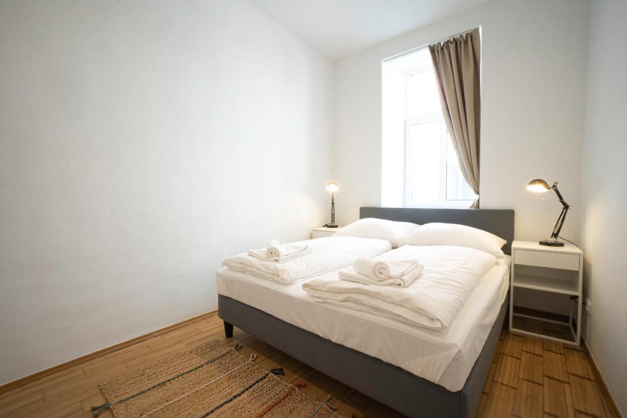 Chic Newly-Renovated Apartment Steps From Subway In Vienna'S Hernals District Esterno foto